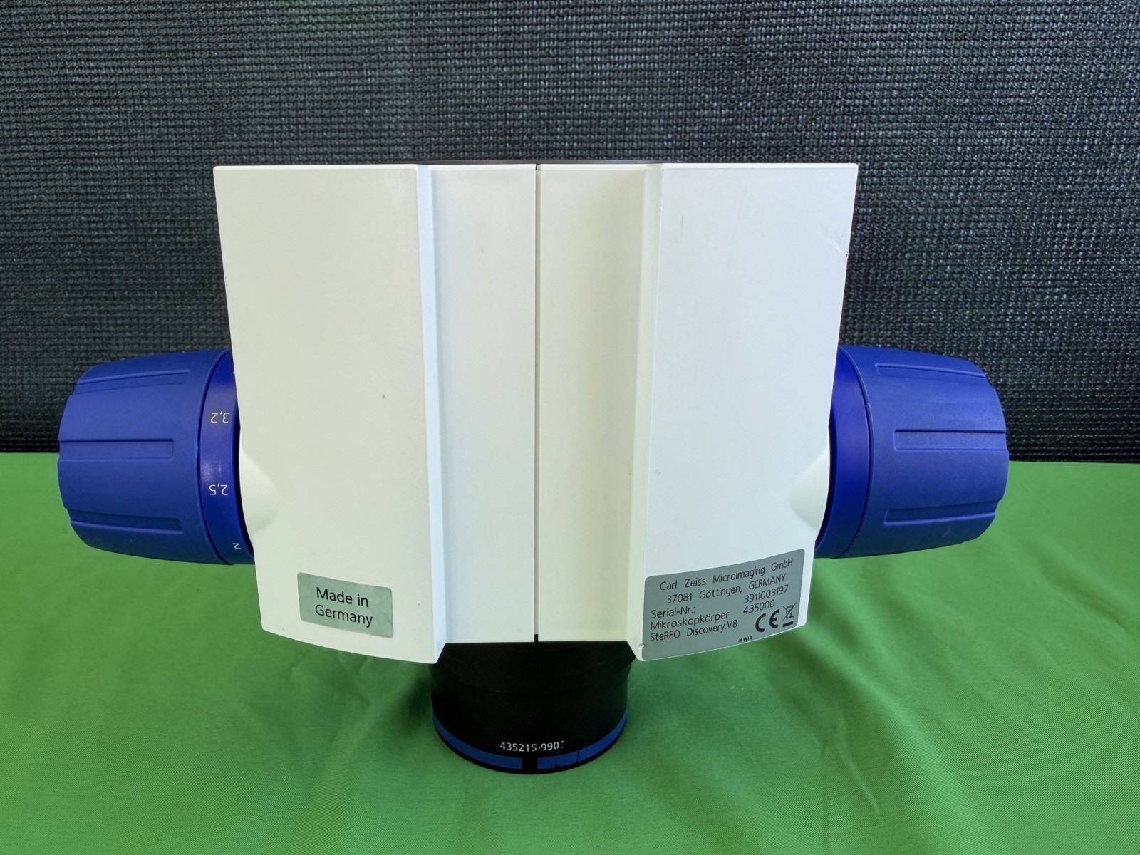 ZEISS SteREO Discovery.V8 Microscope Body w/ Achromat S 0.5x Objective Lens