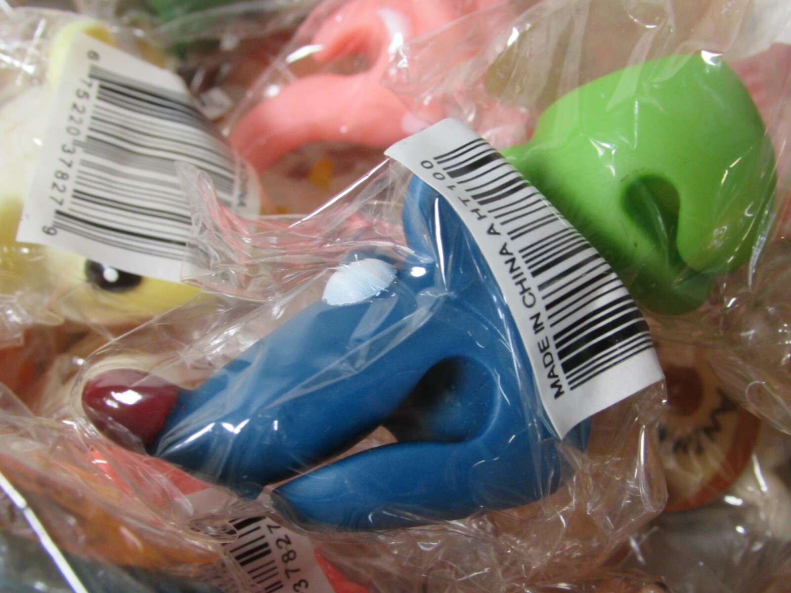 200 VENDING MACHINE TOYS BULK LOT MIX PARTY FAVOR SUCTION CUP ANIMALS FACES