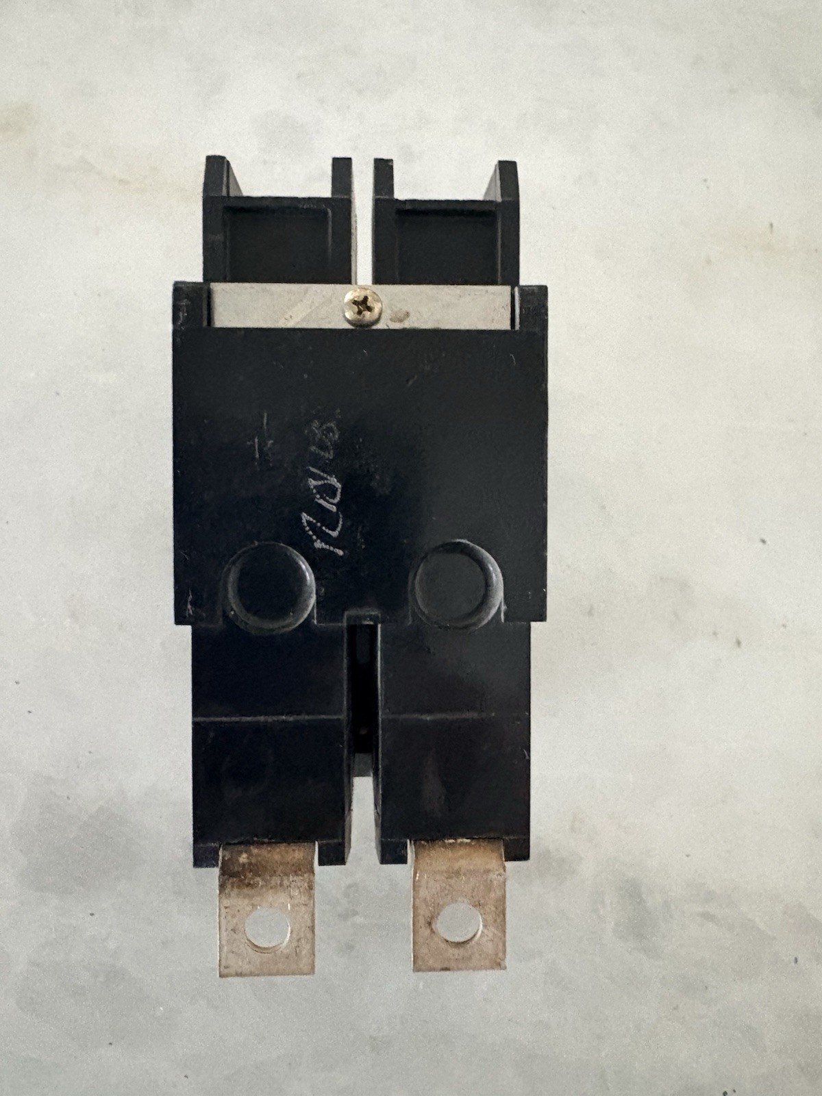 Eaton/Cutler-Hammer 50 amp 2 pole 277/480 molded case bolt in Breaker GHB2050
