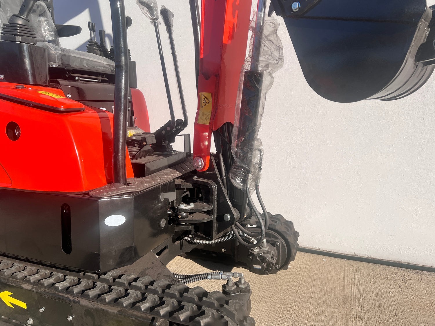 1.4 Ton Mini Excavator Tracked Crawler Kubota Diesel Engine w/ Side Swing Boom