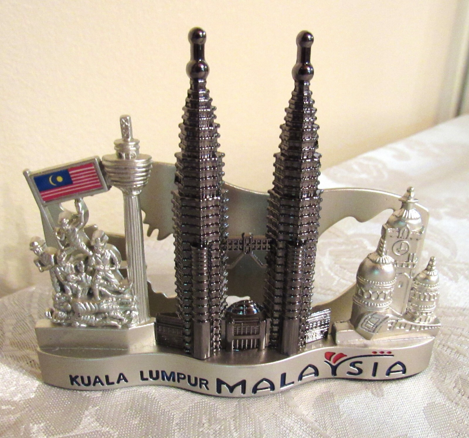 Kuala Lumpur Malaysia Business Card Holder * Pertronas Twin Towers * Silver Tone