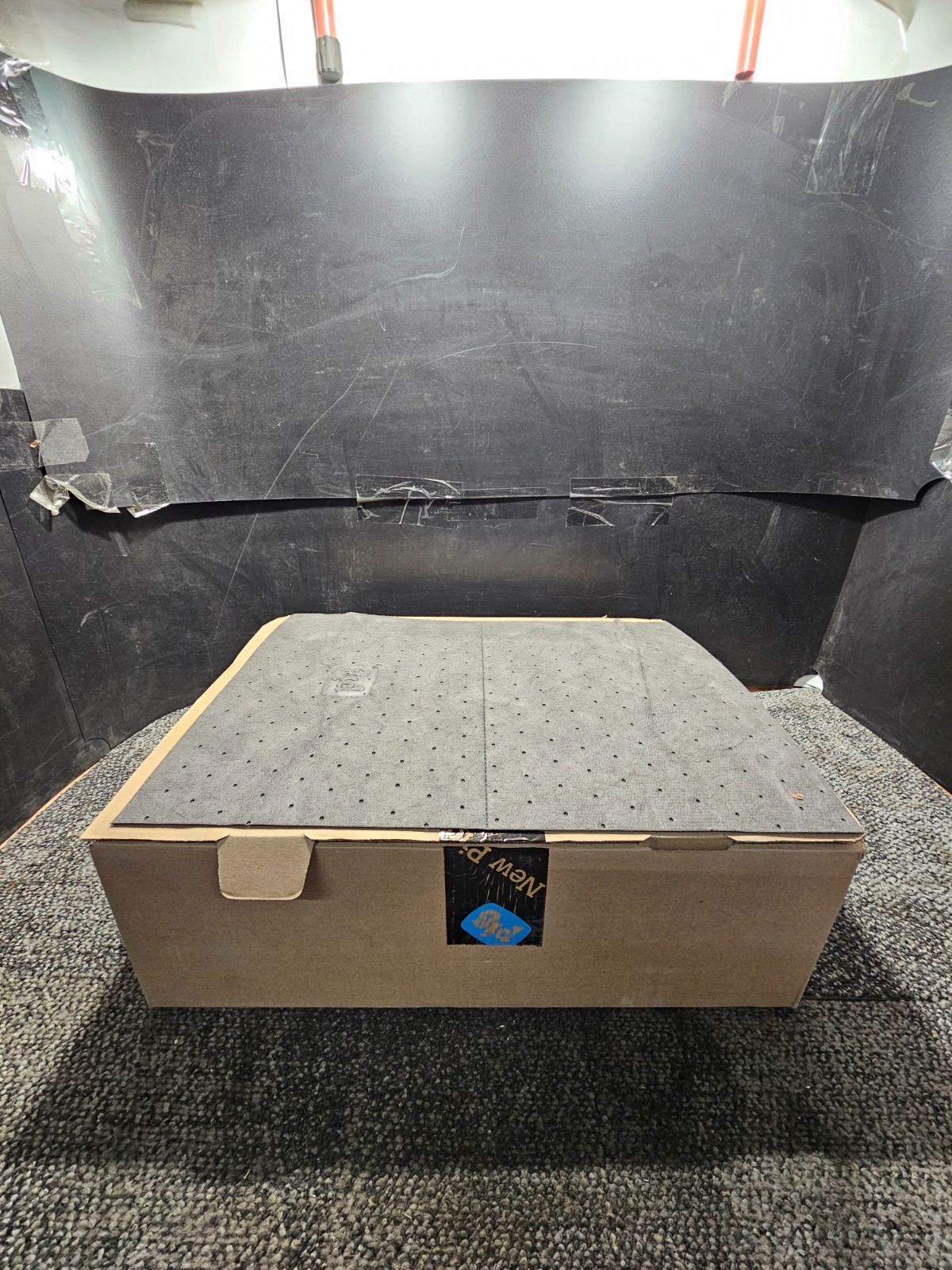 (QTY 100) New Pig 25100 15″ x 20″ Universal Lightweight Absorbent Mat Pad, Gray
