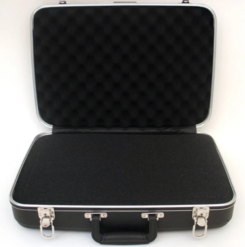 1419 – PLATT LUGGAGE – LIGHT-DUTY ABS CASE – Interior Dimensions (L x W x D): 18