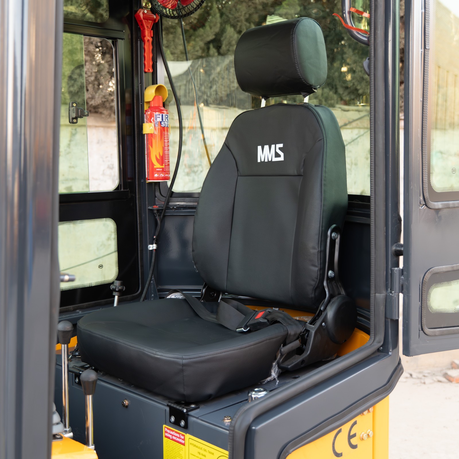 1.4Ton Mini Excavator With Enclosed Cab B&S Engine Swing Boom 4 Attachments Kit