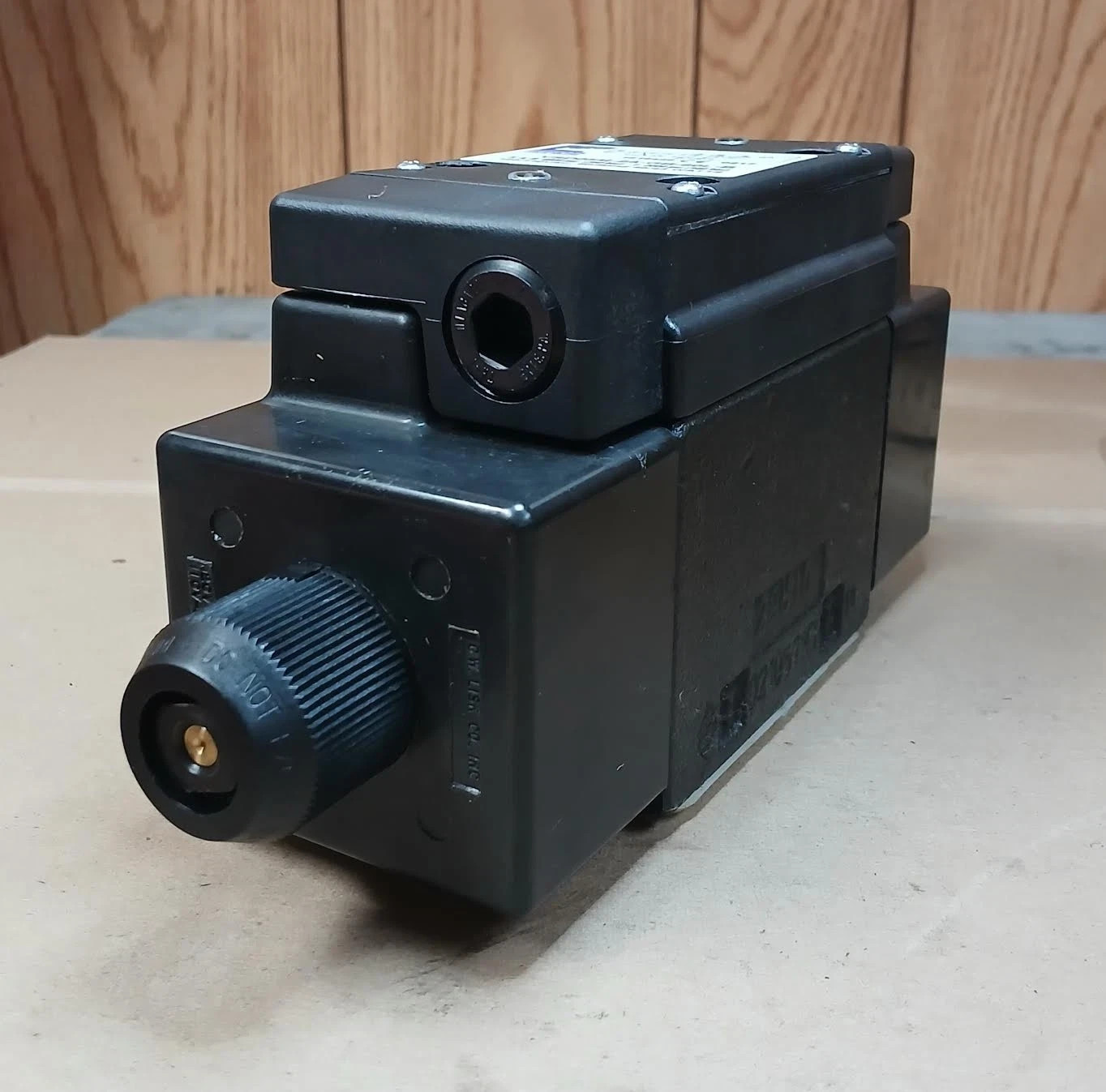 Continental Hydraulics VSD05M-24-GB-60L-B Directional Control Valve