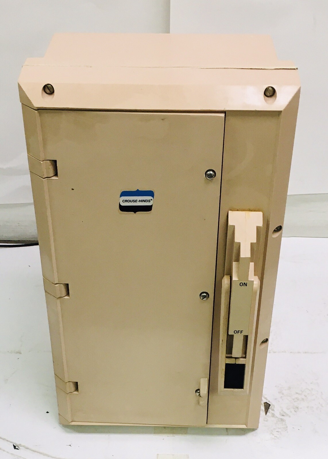 CROUSE HINDS NST1018F-D30360 30 AMP 600VAC FUSIBLE DISCONNECT SWITCH NEW IN BOX!