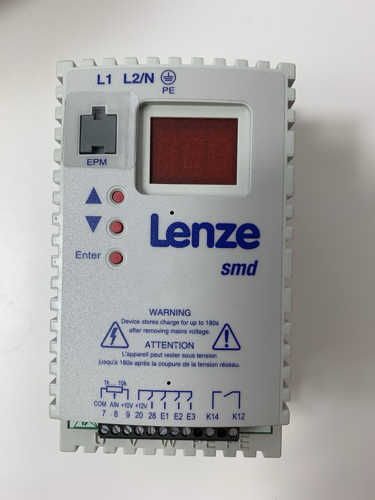 Lenze smd frequency inverter ESMD551X2SFA 0.55kW 0.75HP NEW original packaging