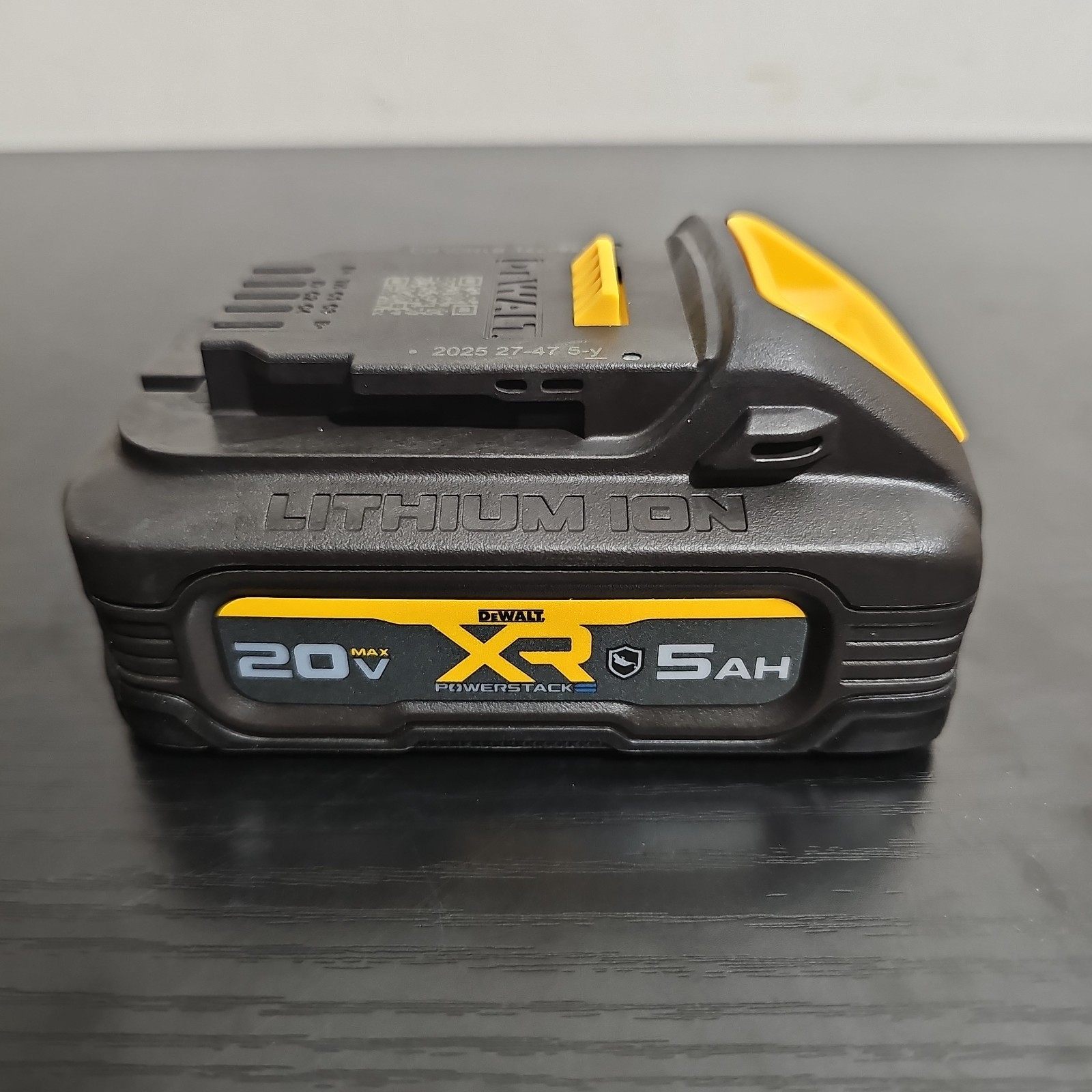 DeWalt Battery 5AH Powerstack Oil-Resistant DCBP520G 20V MAX XR NEW