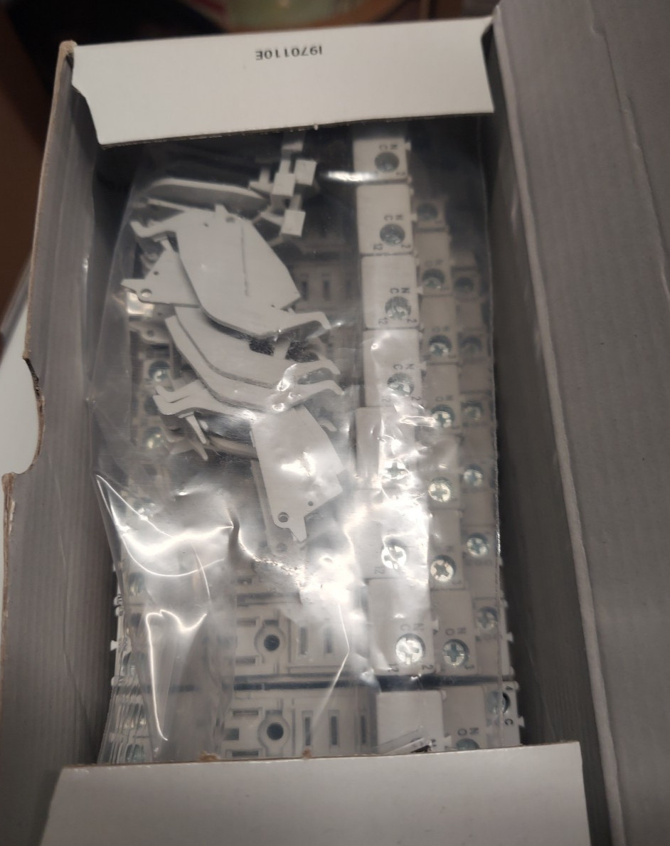 NEW 10 PACK ALLEN-BRADLEY 700-HN221 5-BLADE SOCKET / RELAY BASE ICE CUBE AB