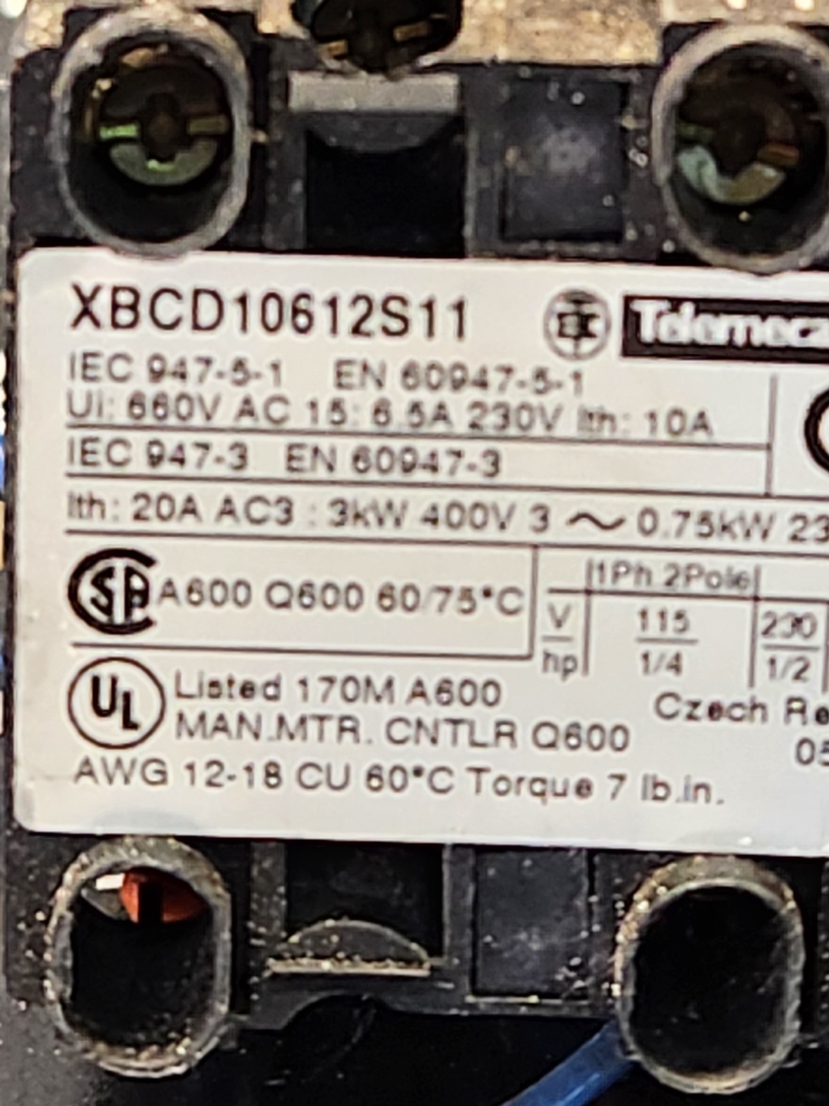 Fanuc/Telemechanique XBCD10612S11 3 Position Key Switch
