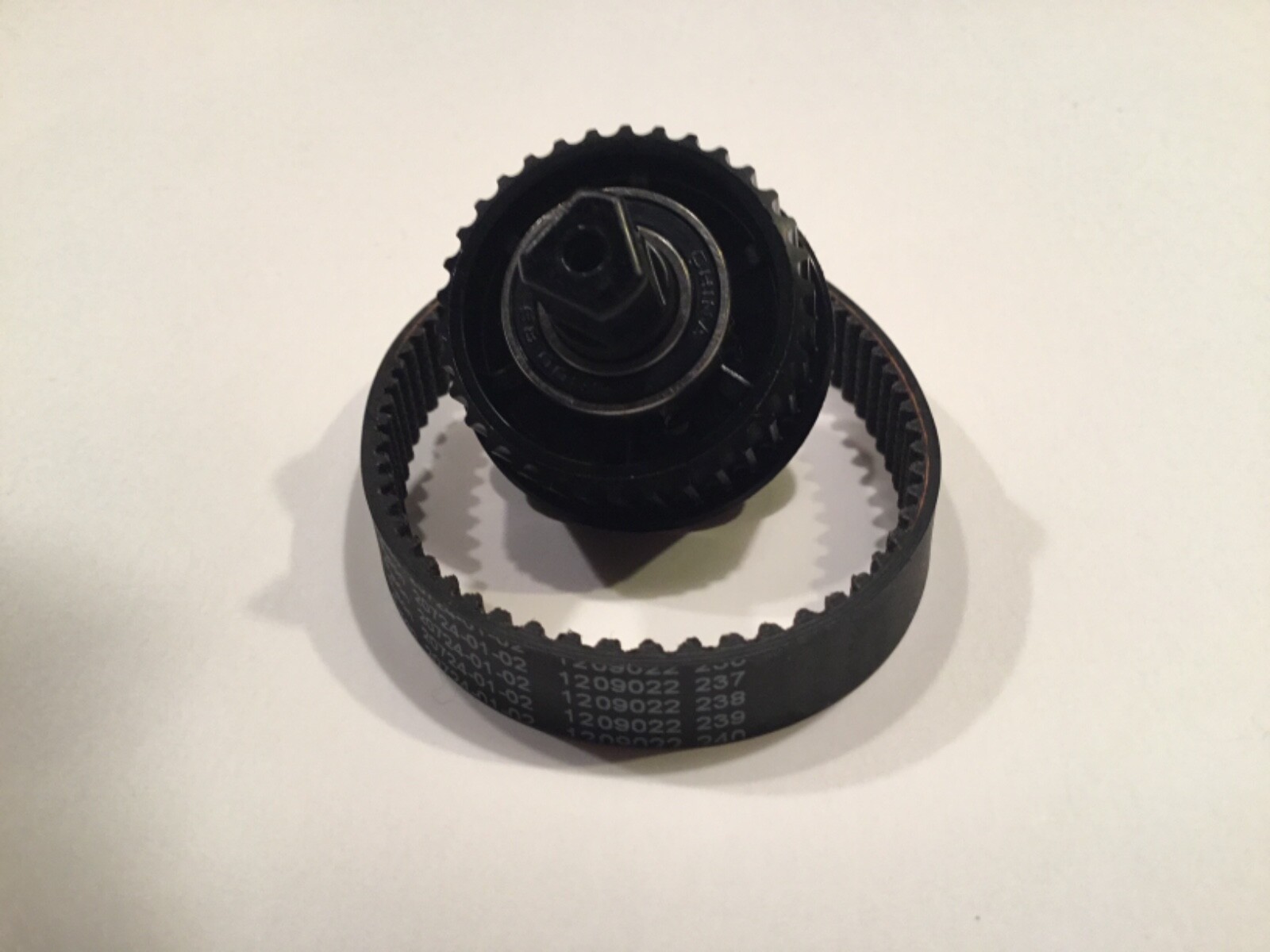 Dyson DC41/DC65/UP13/DC77 Brush Spindle & Belt Driven Gear For Cleaner Head