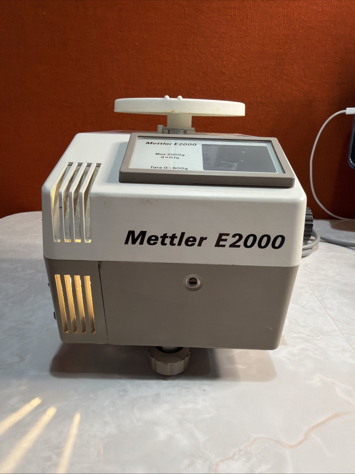 Mettler E2000 2kg Capacity Gram Scale w/ 5″ Table – 120V – E 2000 – Tested GOOD!