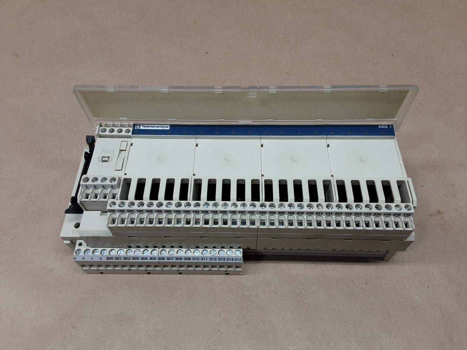 Telemecanique ABE7S16S2B0 Interface Module Connection Solid State #1016F71*KR