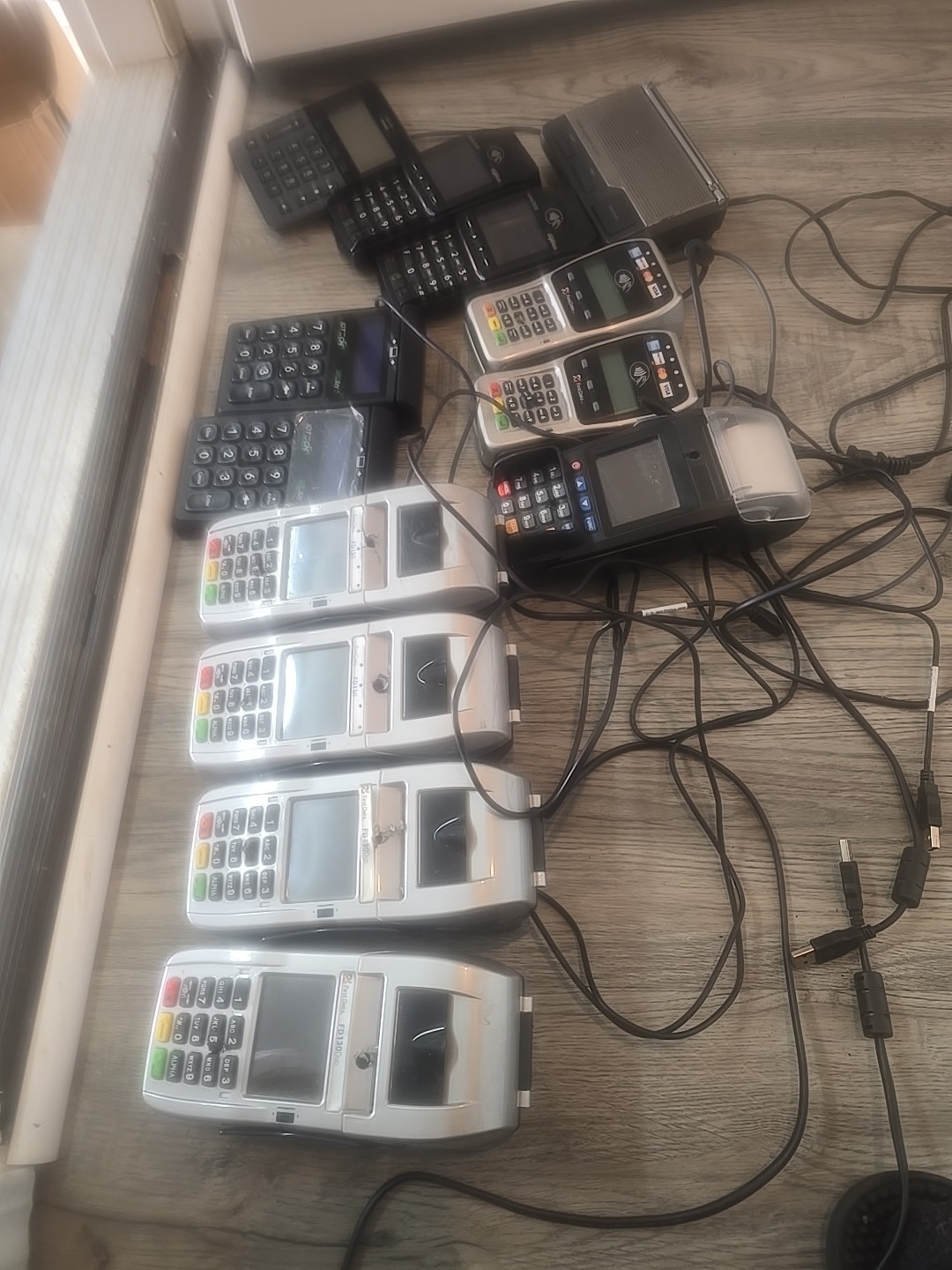Lot of POS Credit Card Terminals Verifone Ingenico ID Tech – Damaged- Parts Only
