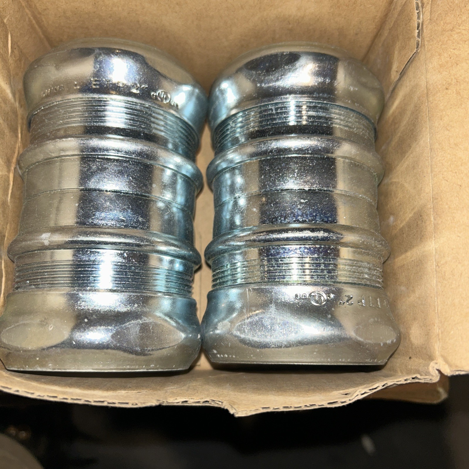 NEW BOX OF 2 EGS 6200SR 2″ RAINTIGHT EMT COUPLING