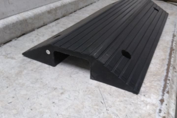 Electriduct DO-ED-XL-1X240-BK 31-1/4 In Length Drop-Over Cable Ramp (BW)