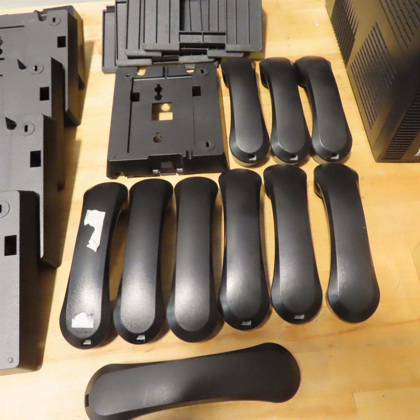 Avaya 5x 1416 Wall Mounts, 1x 1408 Wall Mt, 4x Desk Stands, 10x Hndset 700415631