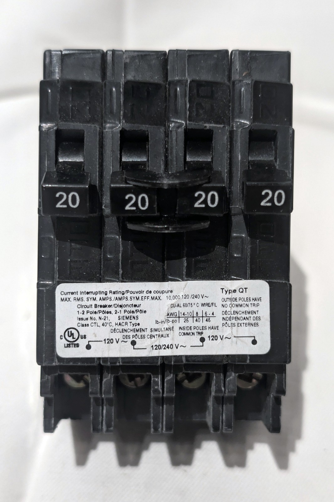 Siemens Q22020CT 2-Outer 20A 120/240V Plug-In Triplex Circuit Breaker – NEW