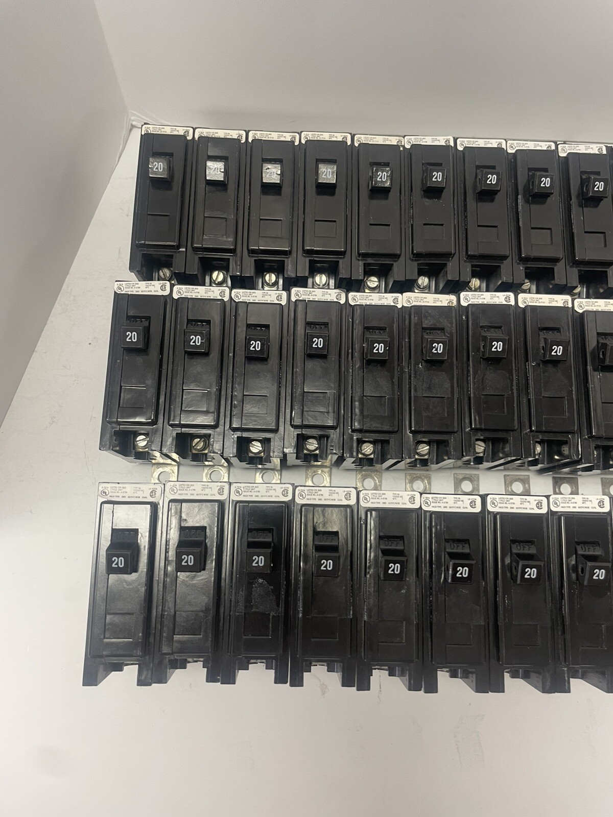 1-EATON/CUTLER HAMMER BAB1020/BA1020 1 POLE 20A BAB CIRCUIT BREAKER (USED)