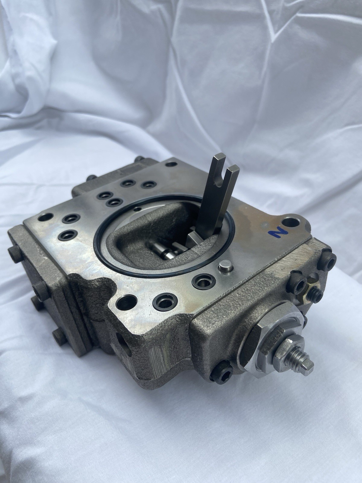 Kawasaki K3V180DTP Hydraulic Pump Regulator with Hardware New