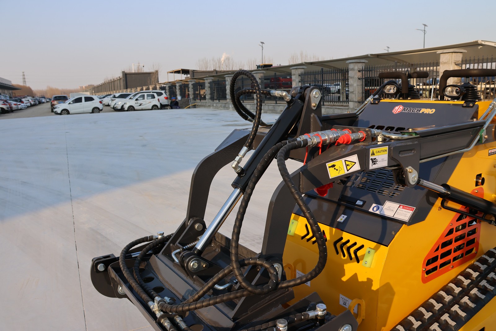 Mini Skid Steer Loader 24HP 4-in-1 Bucket 3-Stage Pump Hydraulic System 2026 New