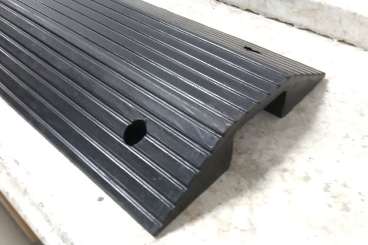 Electriduct DO-ED-XL-1X240-BK 31-1/4 In Length Drop-Over Cable Ramp (BW)