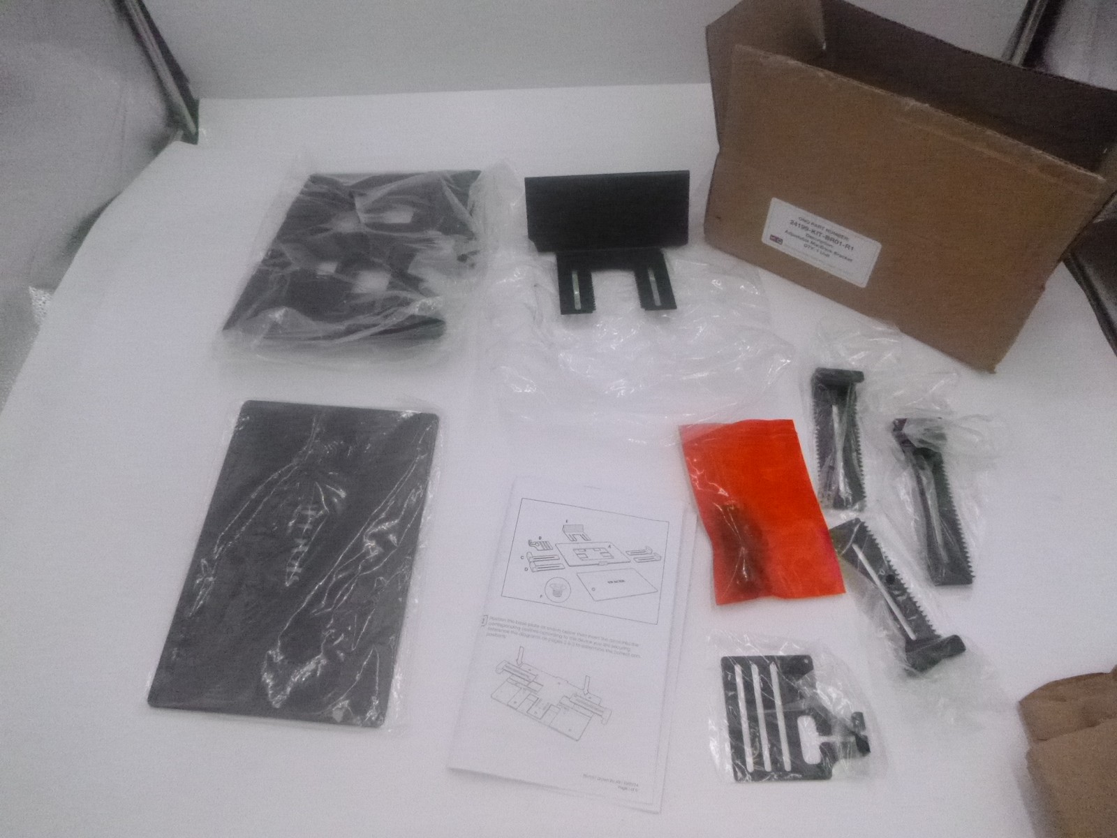 ONQ Adjustable Macbook Bracket 24199-KIT-BR01-R1-O