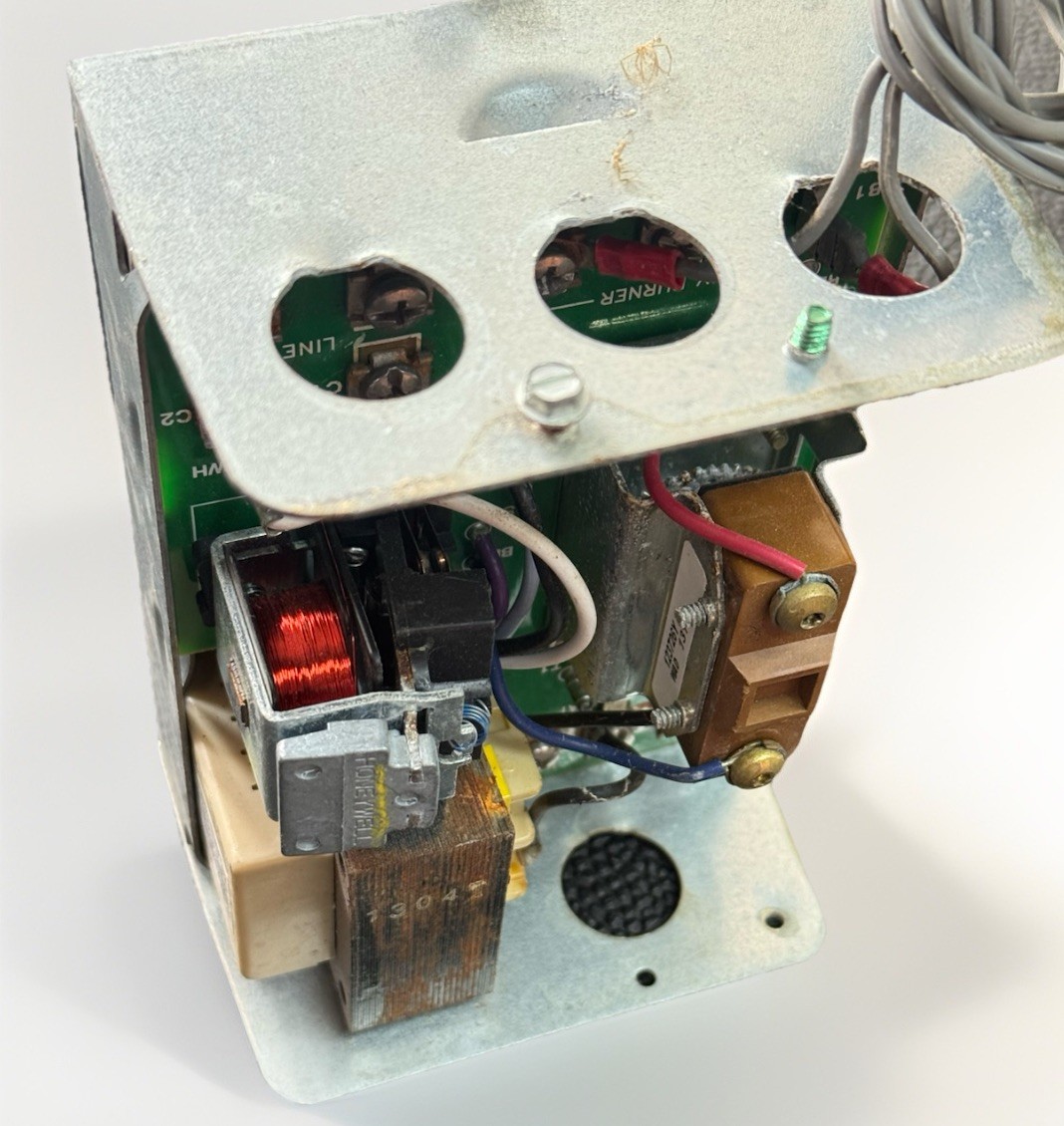 (Untested) Honeywell L8148J1009 Aquastat Relay — Returns Accepted, 24HR Shipping