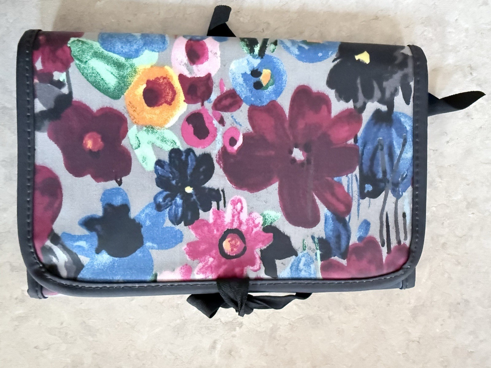 ThirtyOne BOLD BLOOM Fold and Go Trifold Organizer With Pockets