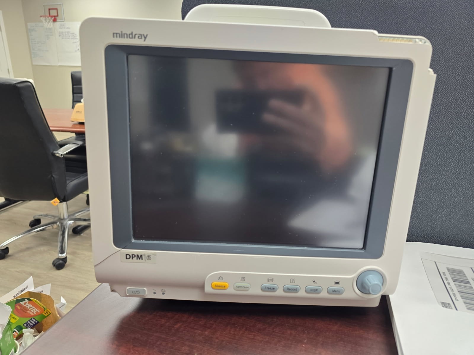 Mindray DPM6 Patient Monitor – SALE – Working Condition – Cracked Cases – As is