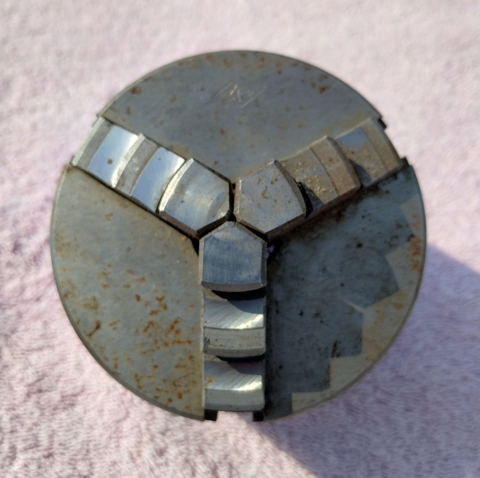 3-JAW 4″ SELF-CENTERING LATHE CHUCK with CHUCK KEY AND EXTRA JAWS