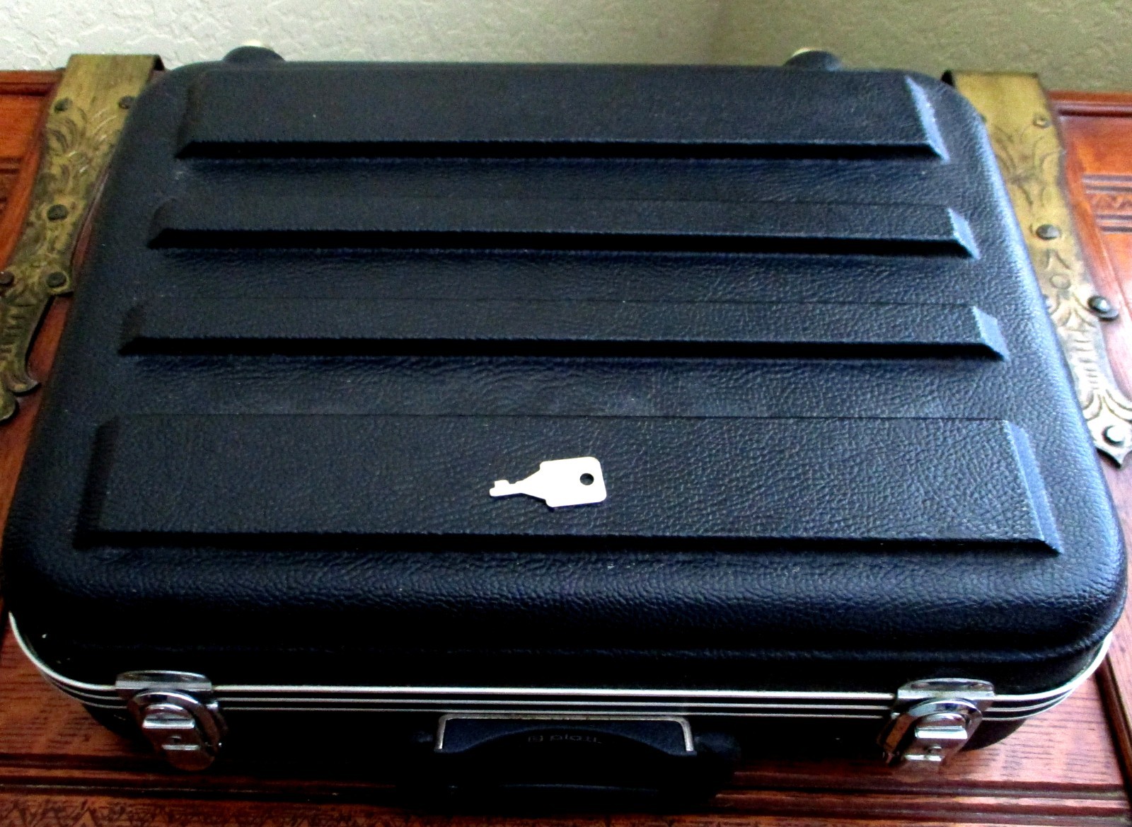 Platt 1416 Black Heavy-duty Case / Luggage with Foam Insert and Key