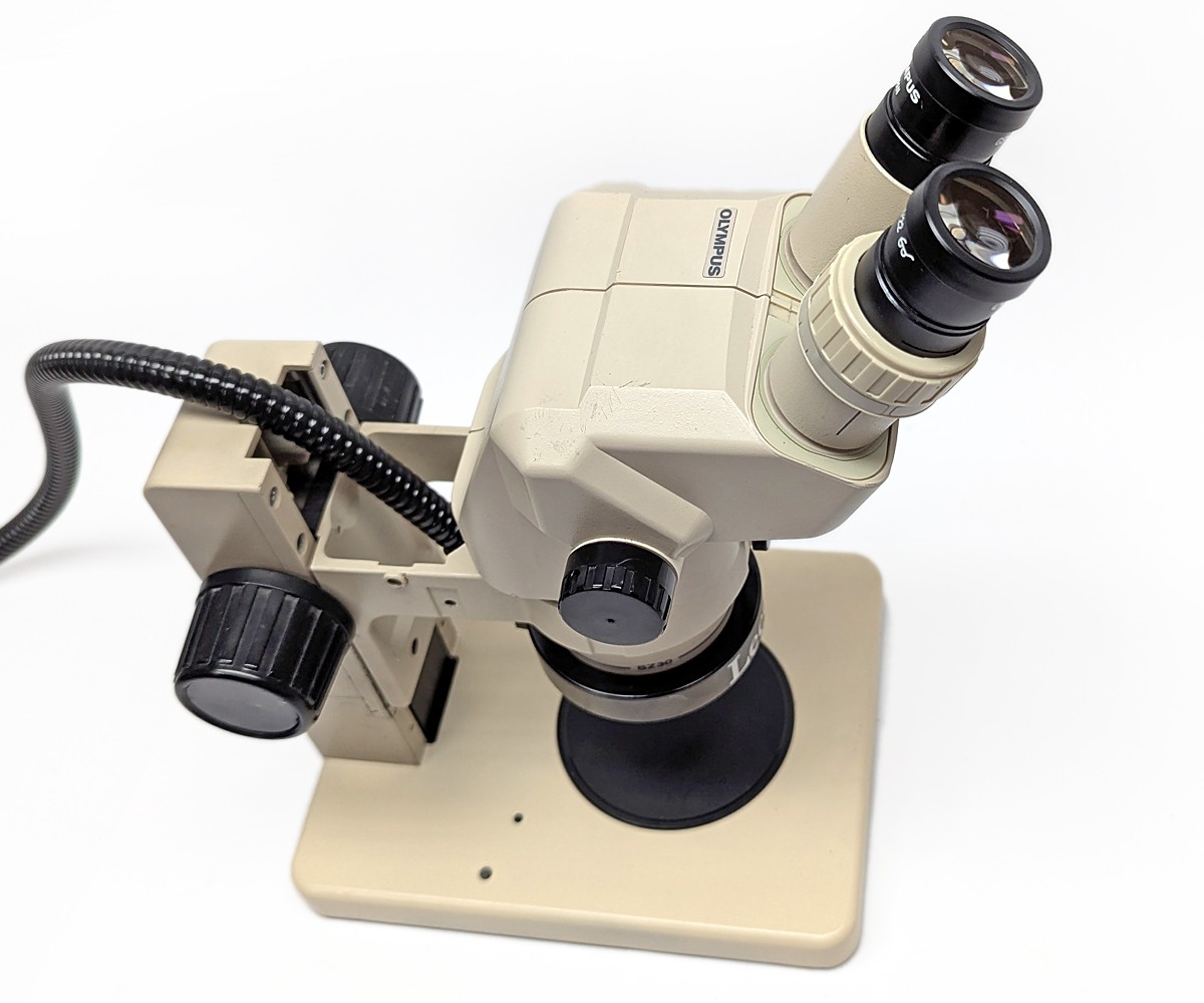 Olympus SZ30/SZ-30 StereoZoom Microscope w/SZ-ST Base/Fiber Light – Refurbished