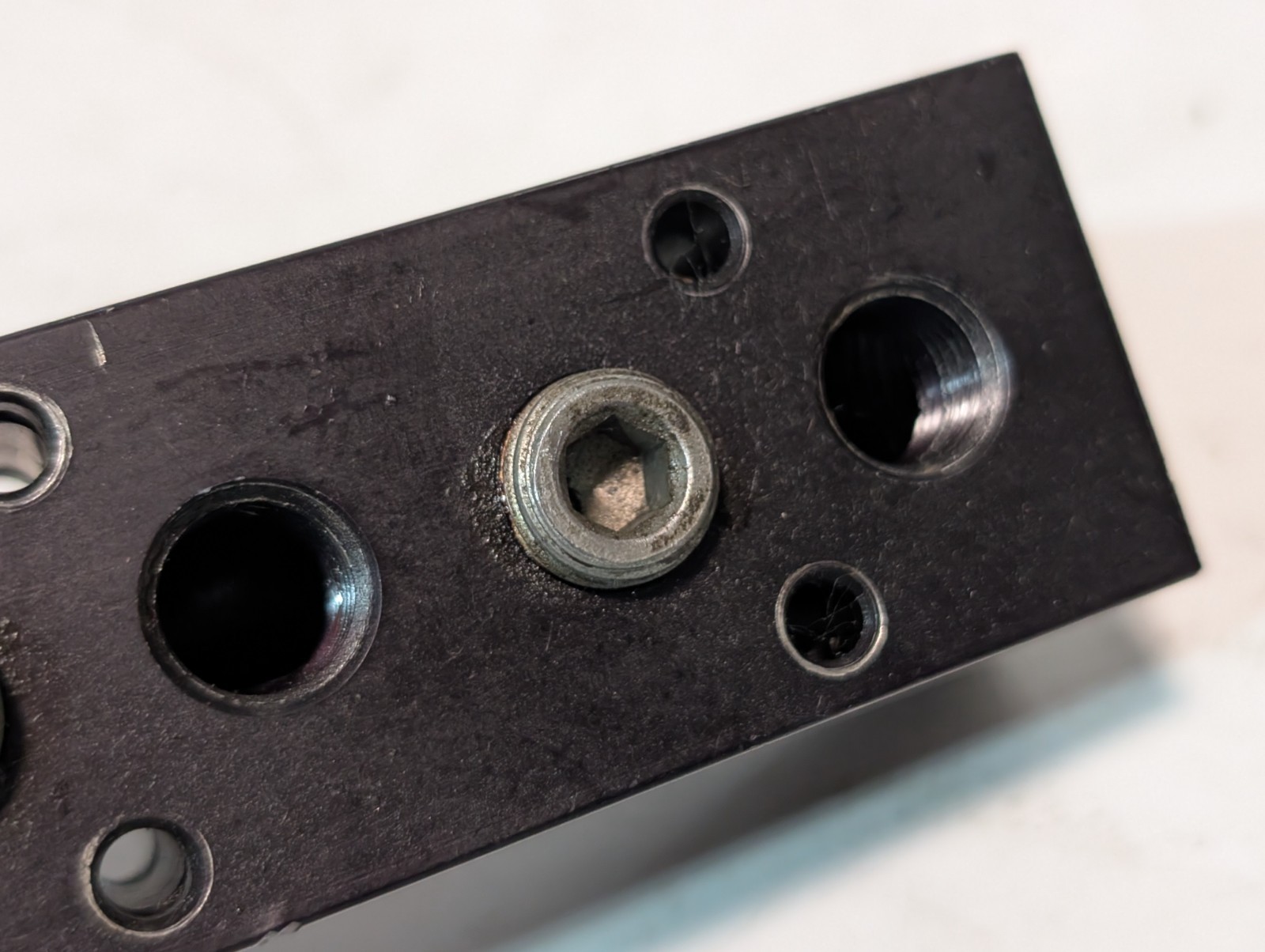 Jergens 61801 4-Station Pneumatic Hydraulic Aluminum Strip Manifold Block