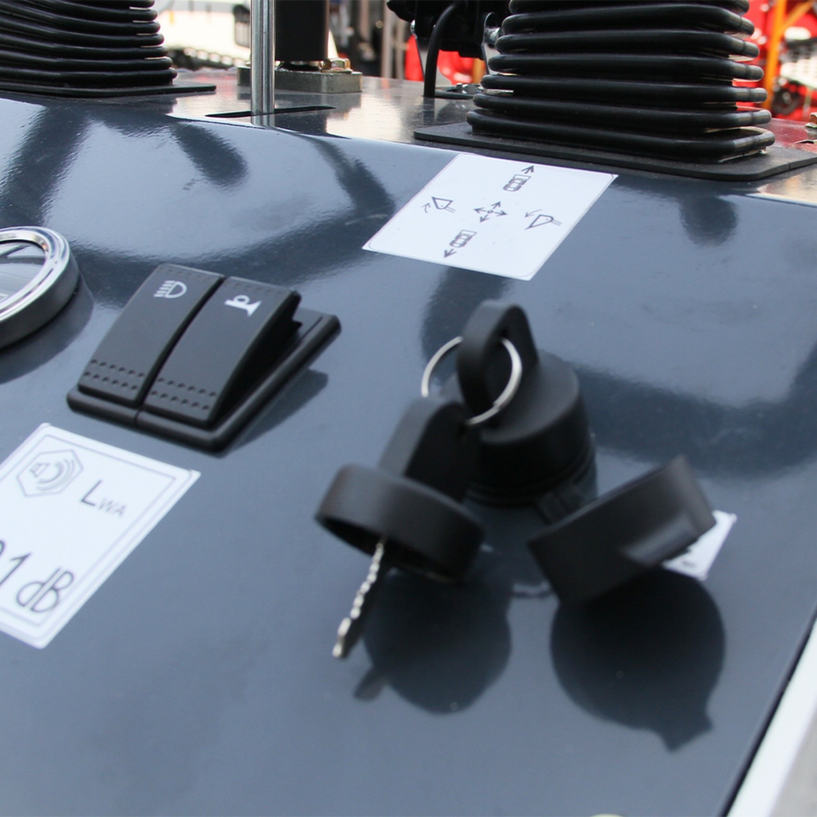 15 HP Mini Skid Steer Loader B&S Hydraulic System Electric Start W/ 7 Attachment