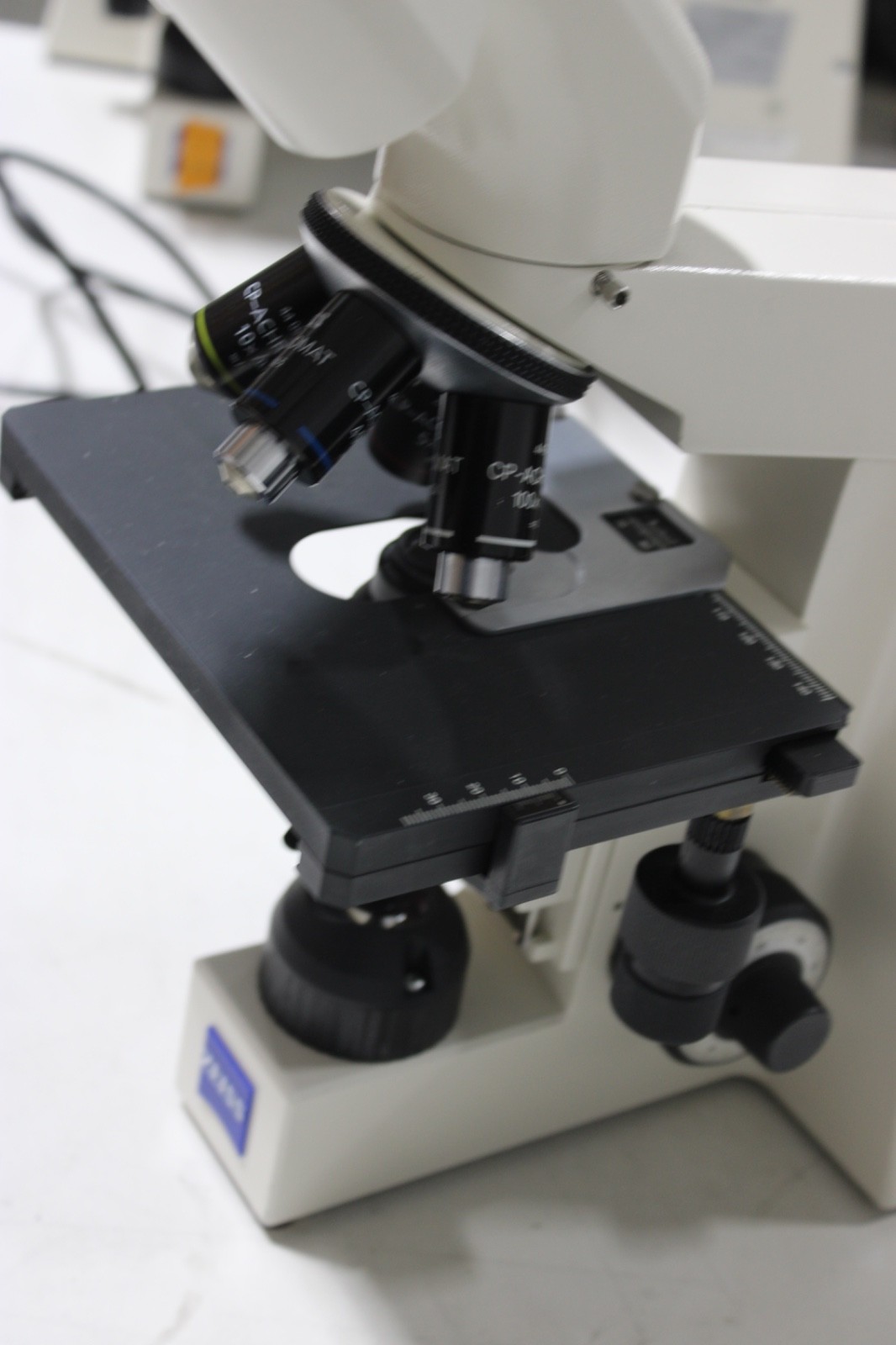 NICE Carl Zeiss Axiostar Plus Microscope W/ Objectives