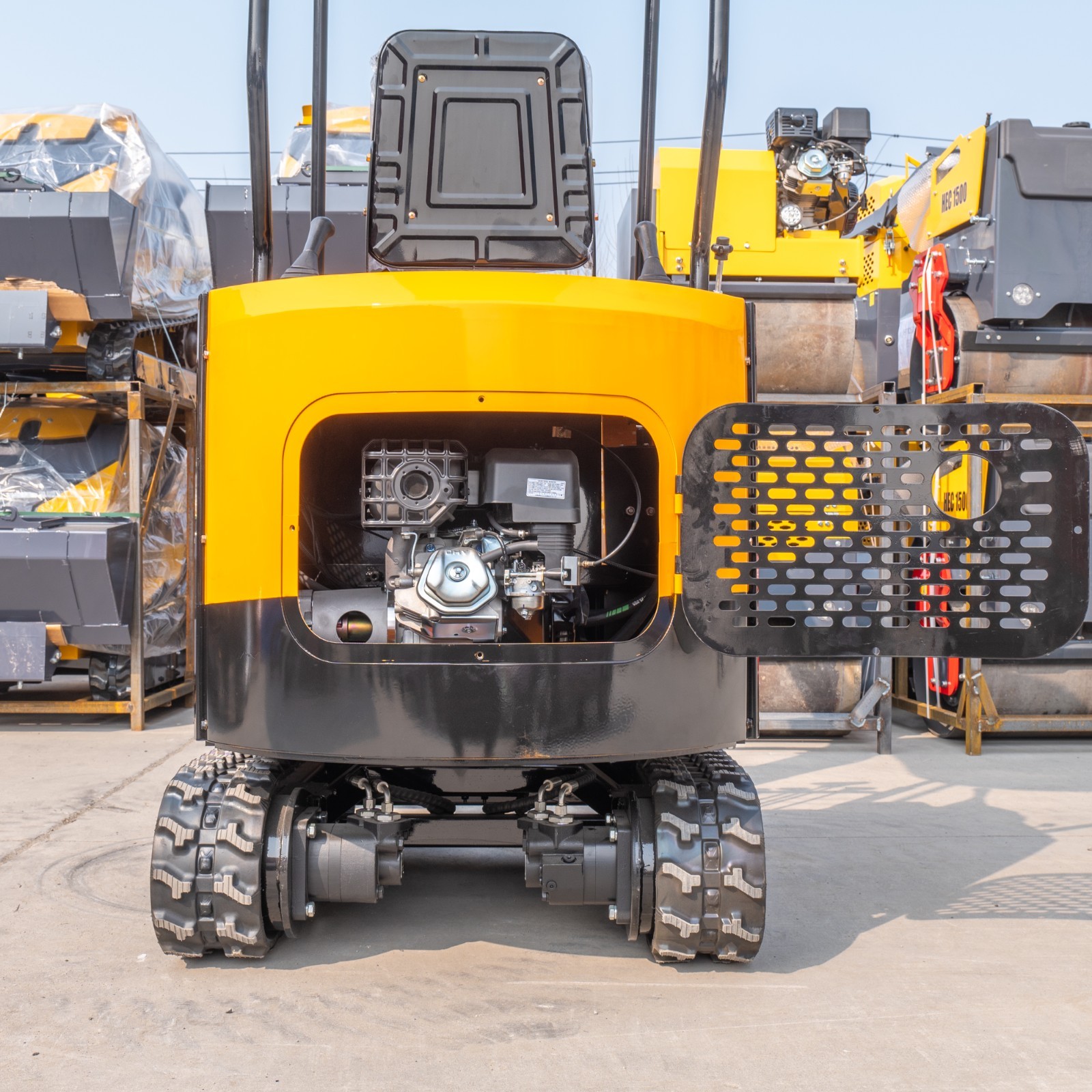 FREE SHIPPING 13.5HP Mini Excavator 1.5 Ton EPA Engine Hydraulic Thumb Digger
