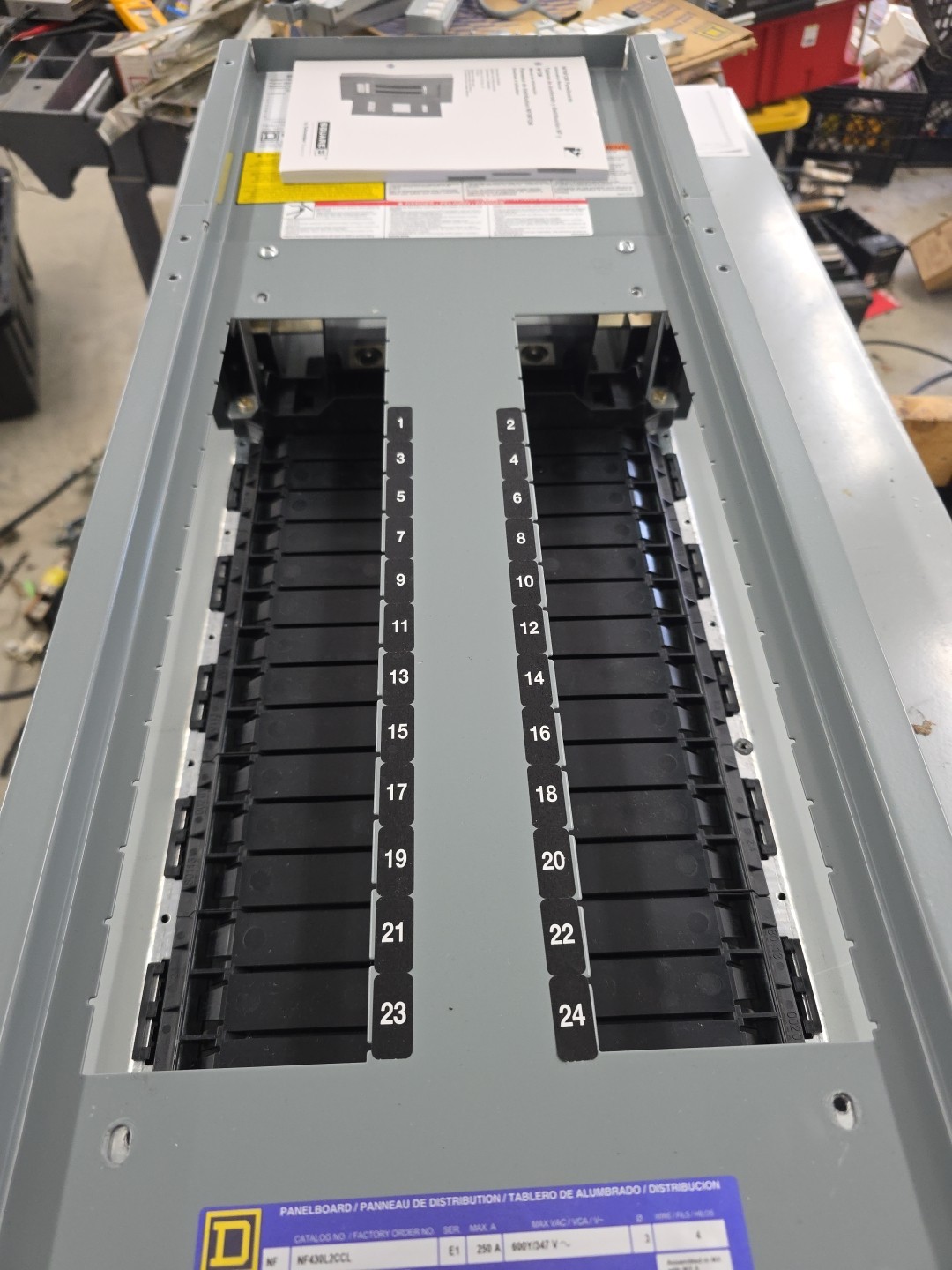 Square D NF430L2CCL Panelboard250A MAIN LUG 600V 3 PHASE 4 WIRE INTERIOR ONLY