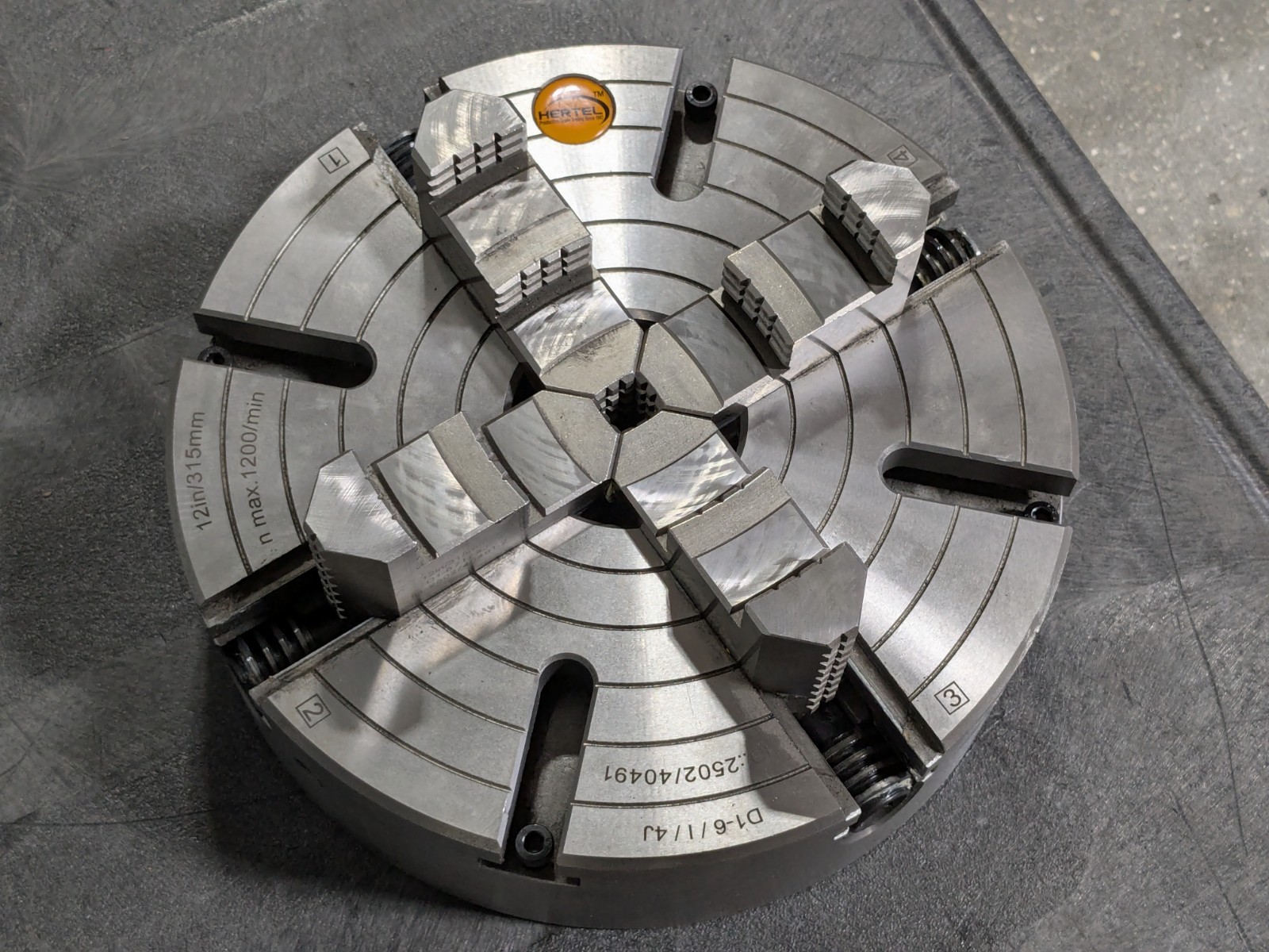 Hertel Manual Independent 4-Jaw Lathe Chuck 12″ Diameter D1-6 Mount 1-322-1206