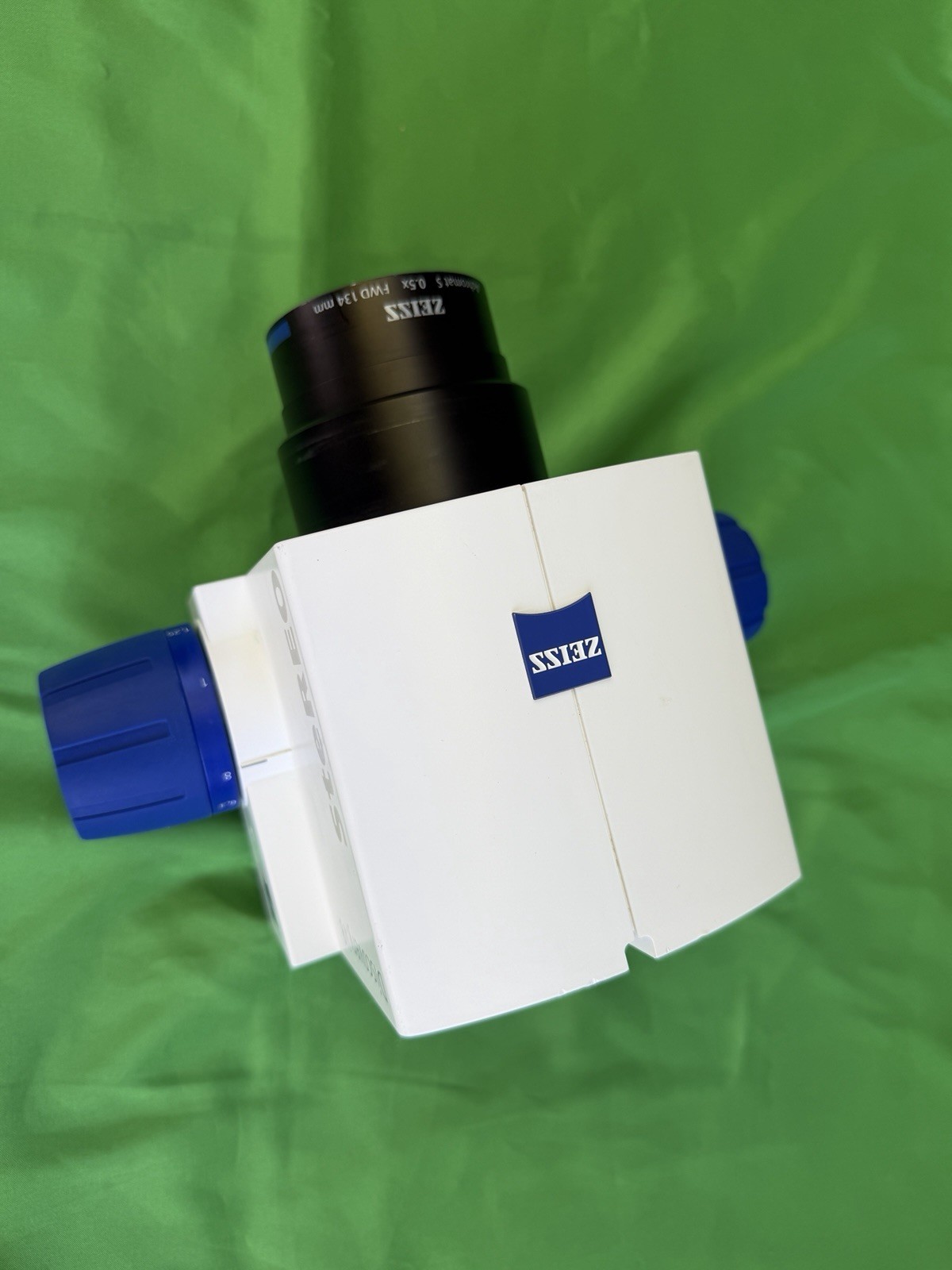 ZEISS SteREO Discovery.V8 Microscope Body w/ Achromat S 0.5x Objective Lens