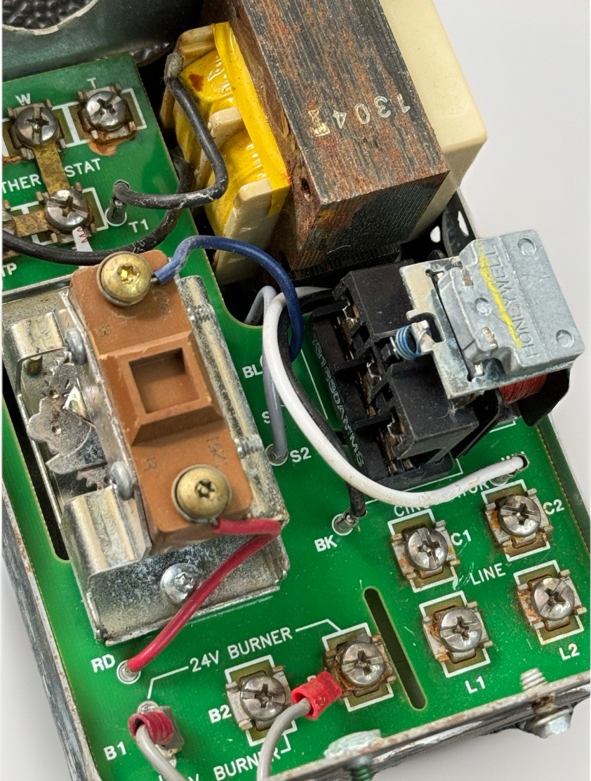 (Untested) Honeywell L8148J1009 Aquastat Relay — Returns Accepted, 24HR Shipping