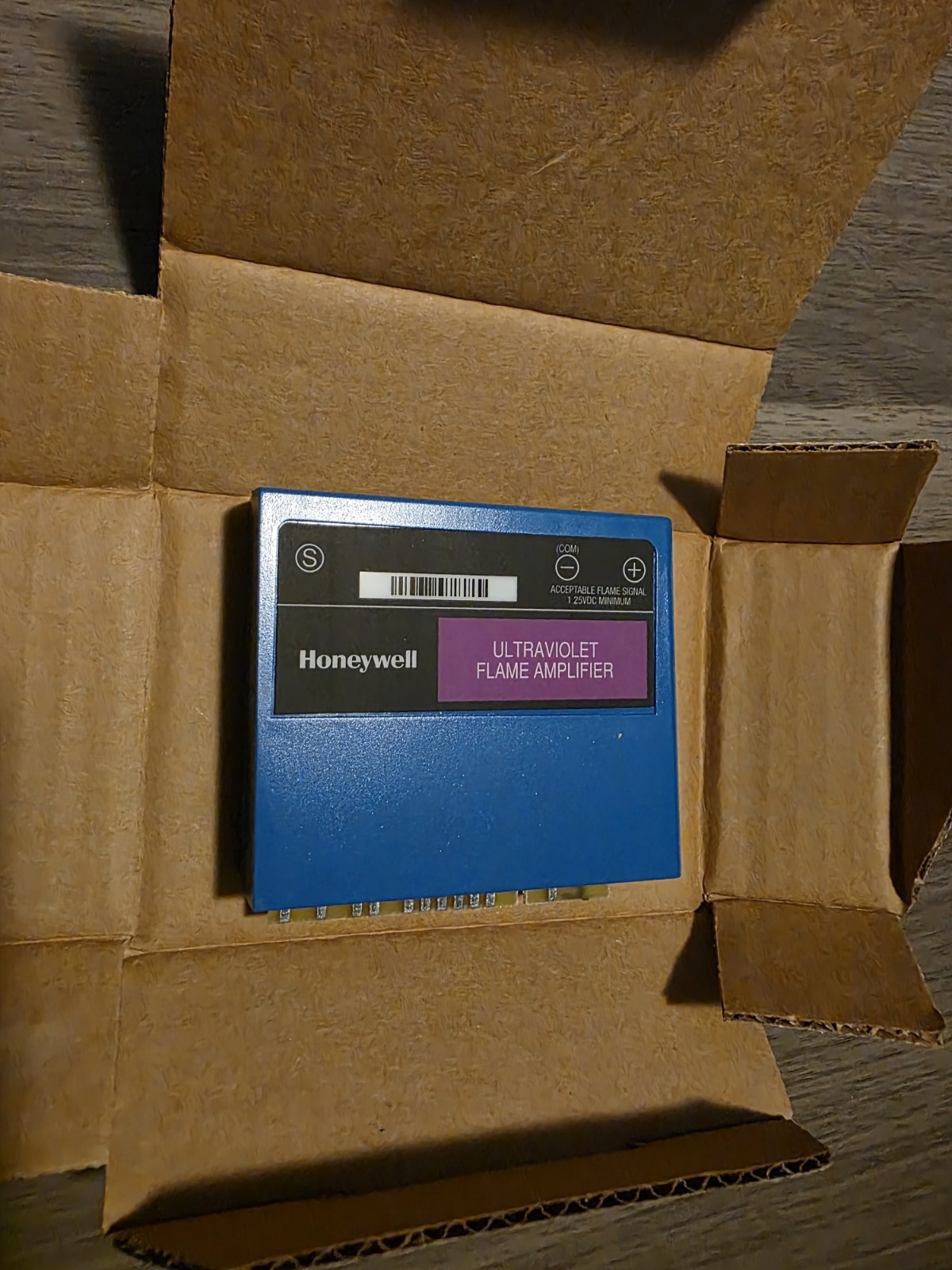 NEW Honeywell R7849A1023 Ultraviolet Flame Amplifier R7849A1023 fast ship