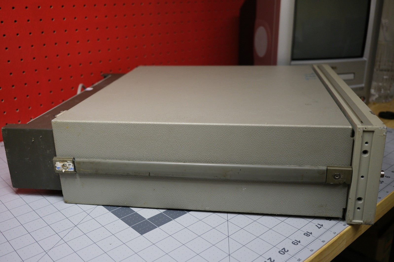 Hewlett Packard HP Agilent 8656B 0.1-990 MHz Signal Generator