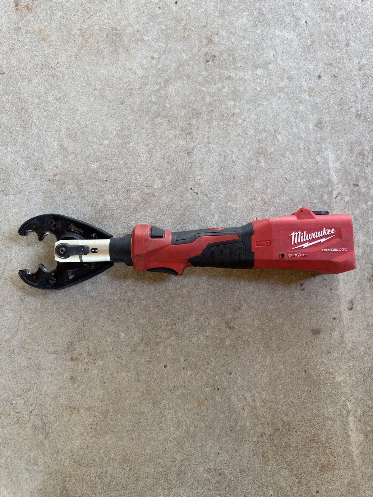 Milwaukee M18 FORCE LOGIC ONE-KEY LINEAR UTILITY CRIMPER w/ XC 3.0 Battery,Bag