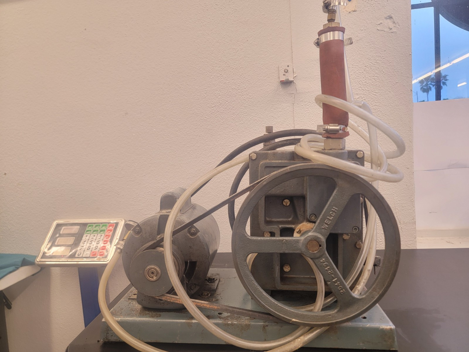 Welch 1402 DuoSeal Belt-Driven Rotary Vane Vacuum Pump 115/230V