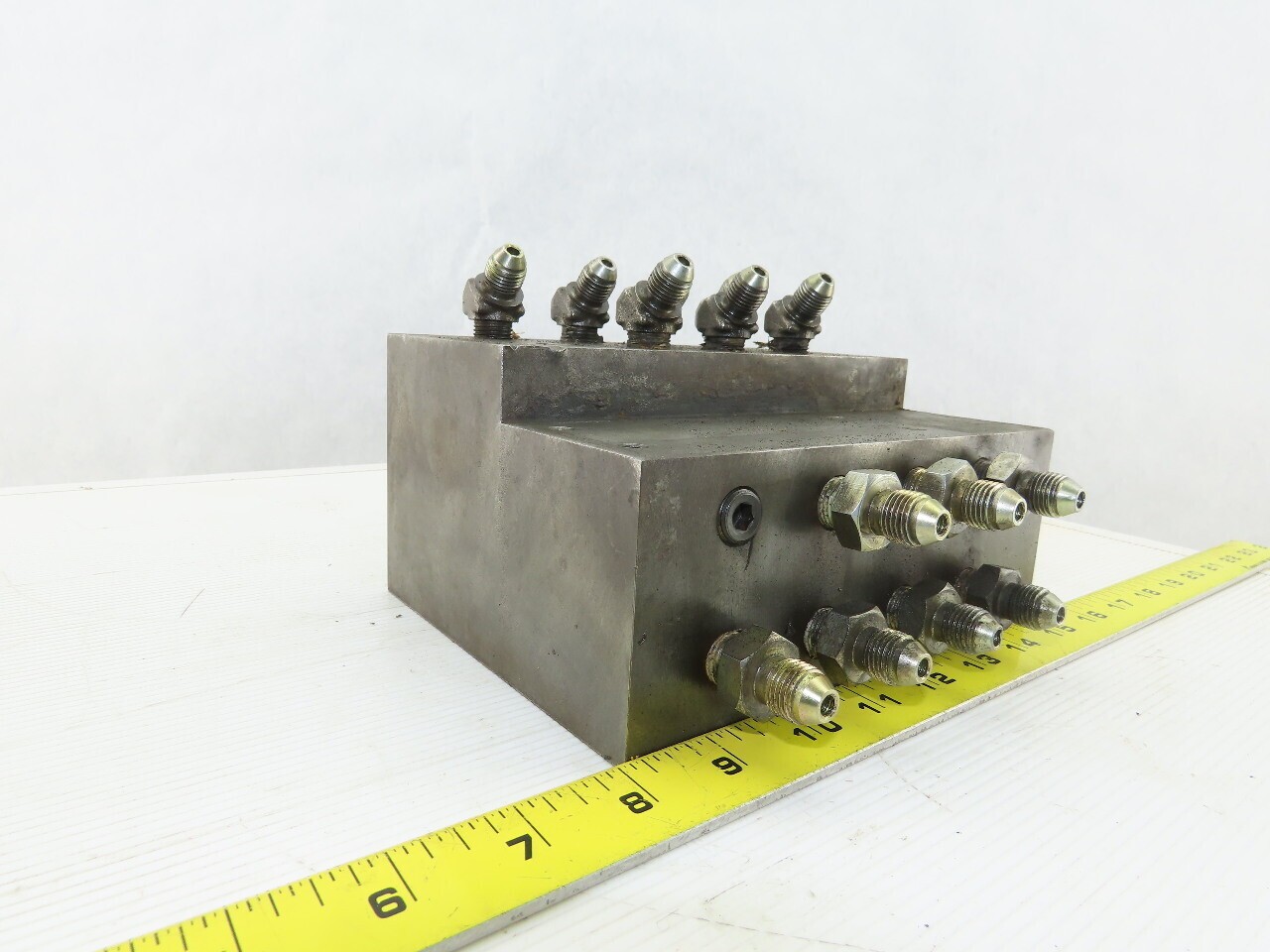 16 Port Steel Hydraulic Manifold