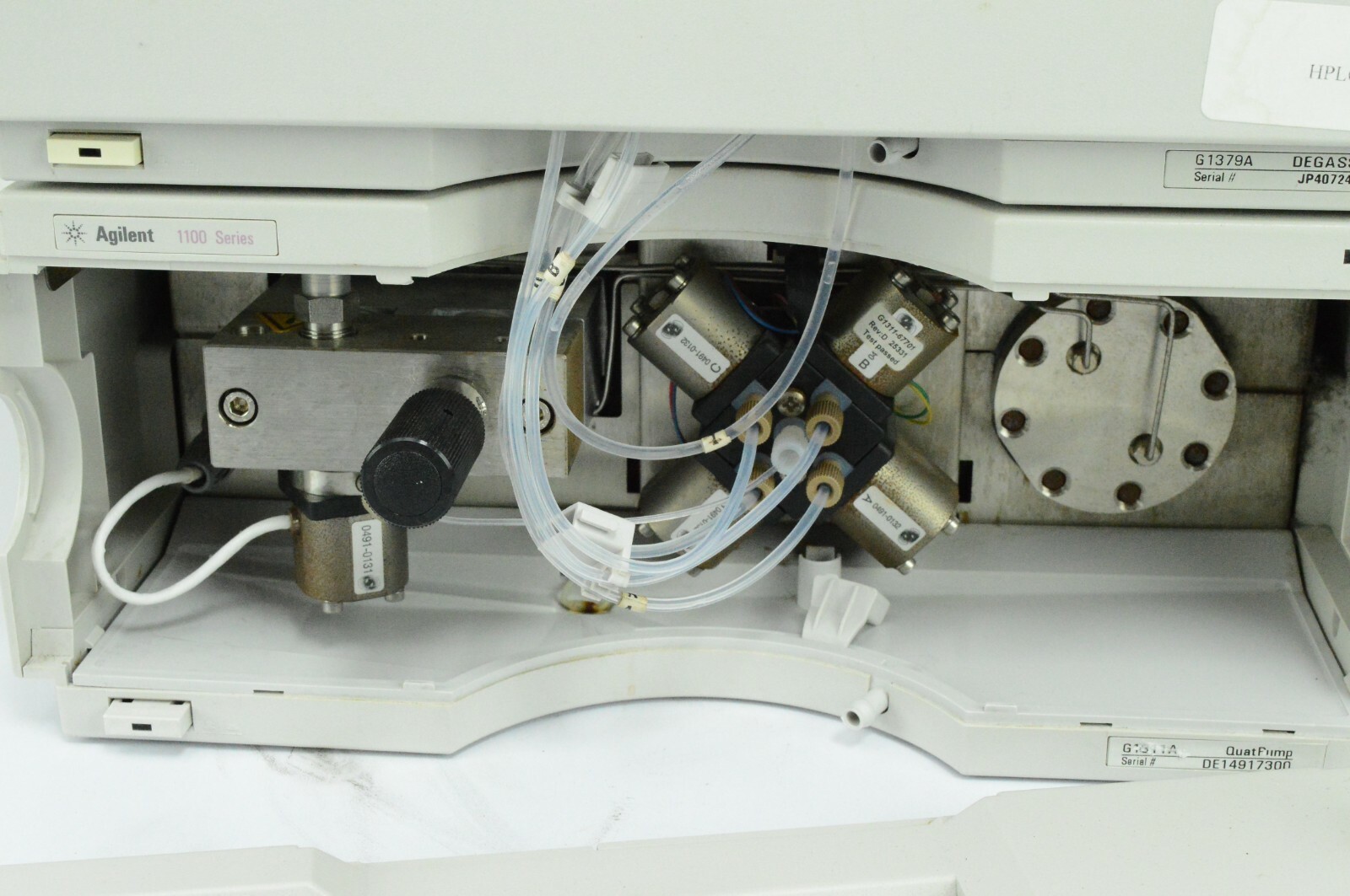 Agilent 1100 HPLC G1311A Quat Pump with G1379A Degasser & tray