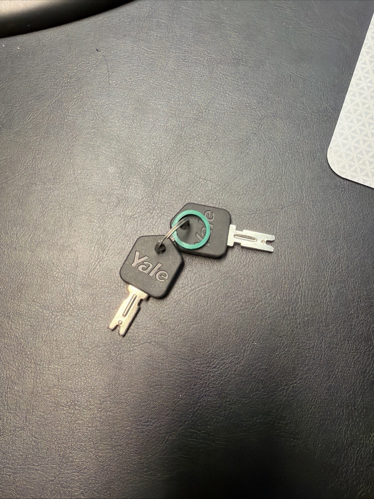 Pair OEM Yale Forklift Keys Rubber Cover Handle With Key Ring