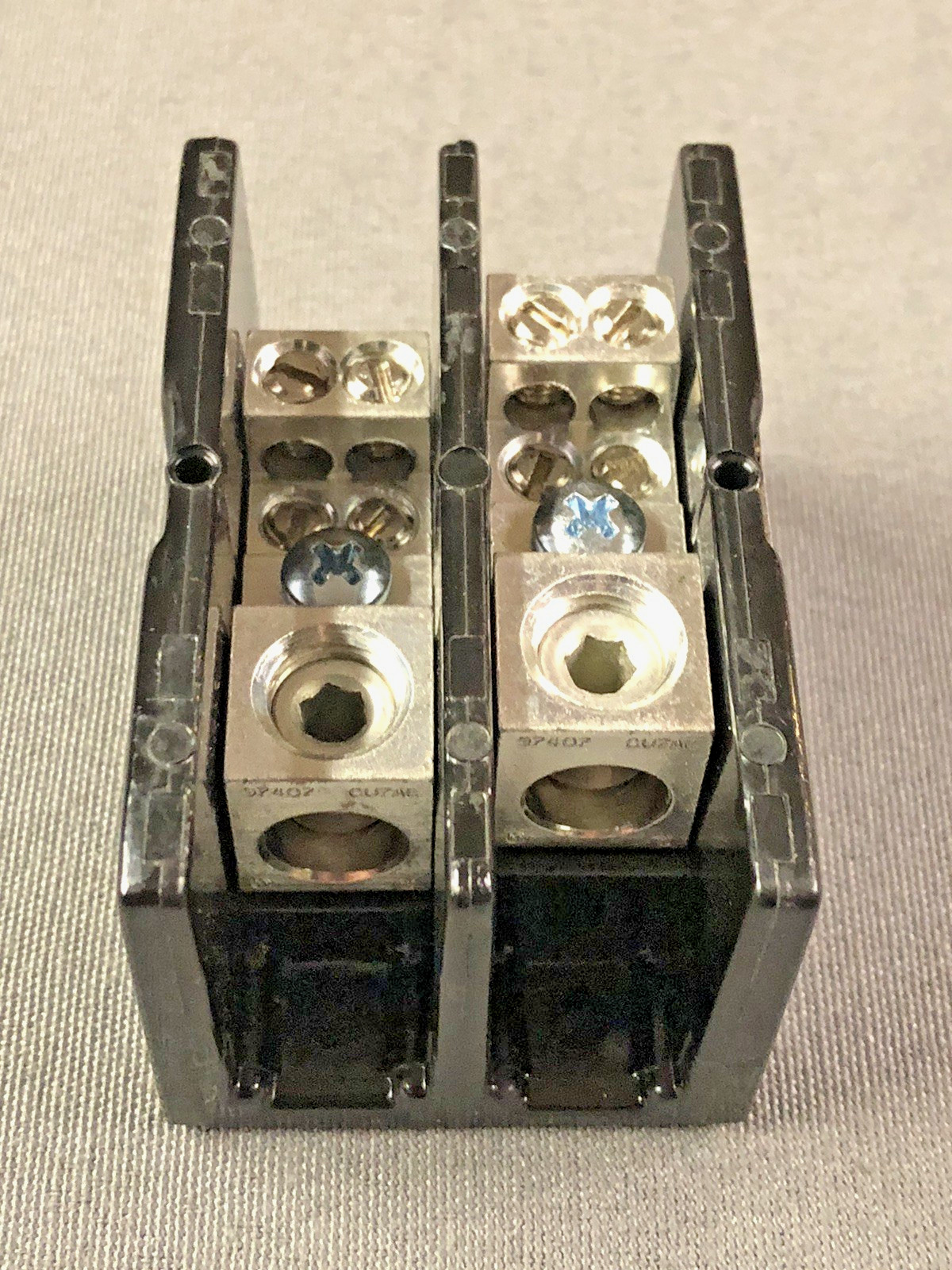 Marathon 1422570 Power Distribution Block 2 Pole 175A 600V AC/DC – Qty. 1