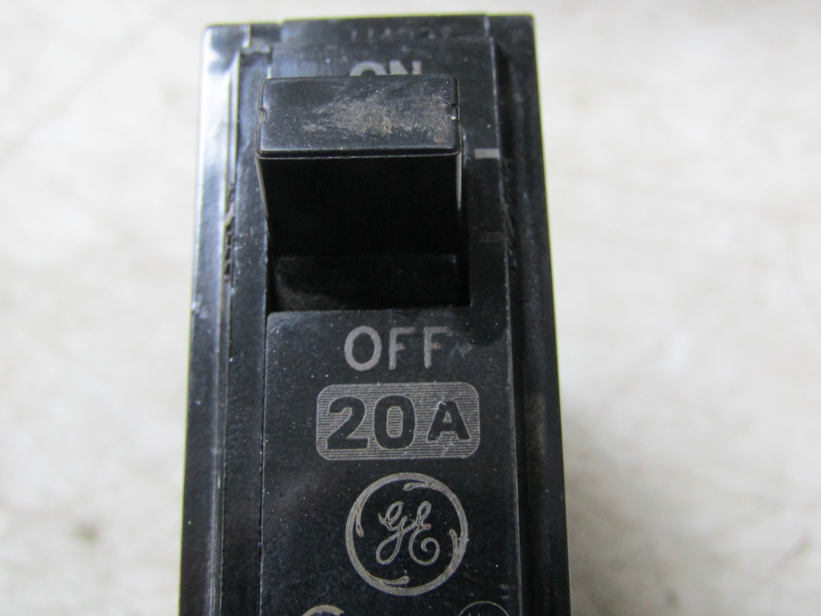 🙌10) GE 20 AMP BOLT ON CIRCUIT BREAKER 1 POLE 120/240 VAC THQB1120 LOT OF 10
